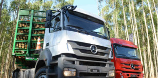 caminhão Mercedes-Benz Axor 8x4