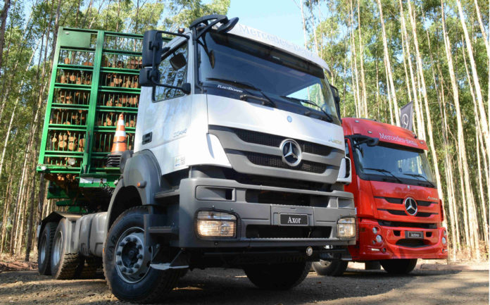 caminhão Mercedes-Benz Axor 8x4