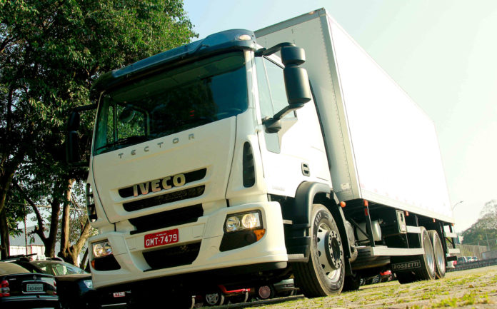 Iveco Tector Auto-Shift 240E30 6X2