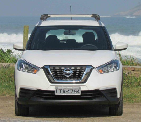Nissan Kicks S manual