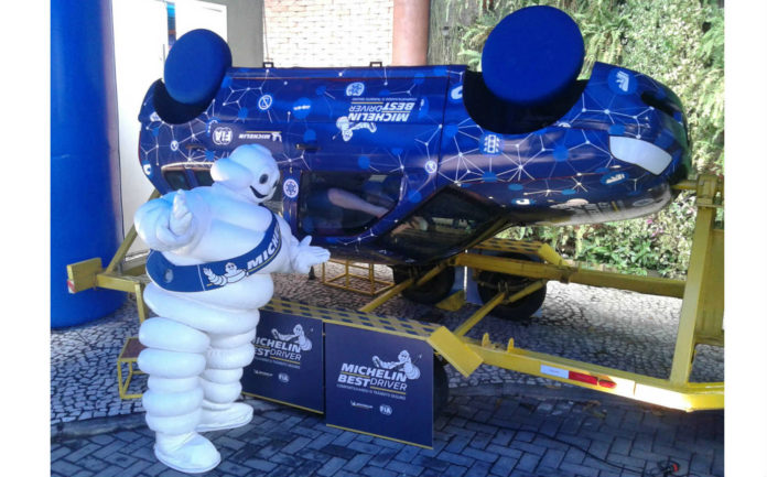 Bibendum e o simulador de capotagem Michelin