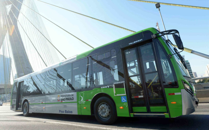 Ônibus urbano Volvo B250R em São Paulo