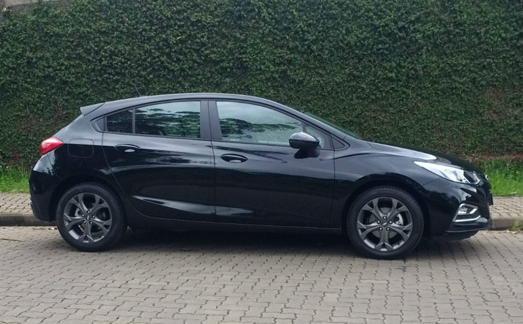 Chevrolet Cruze Sport6 Black Bow Tie 