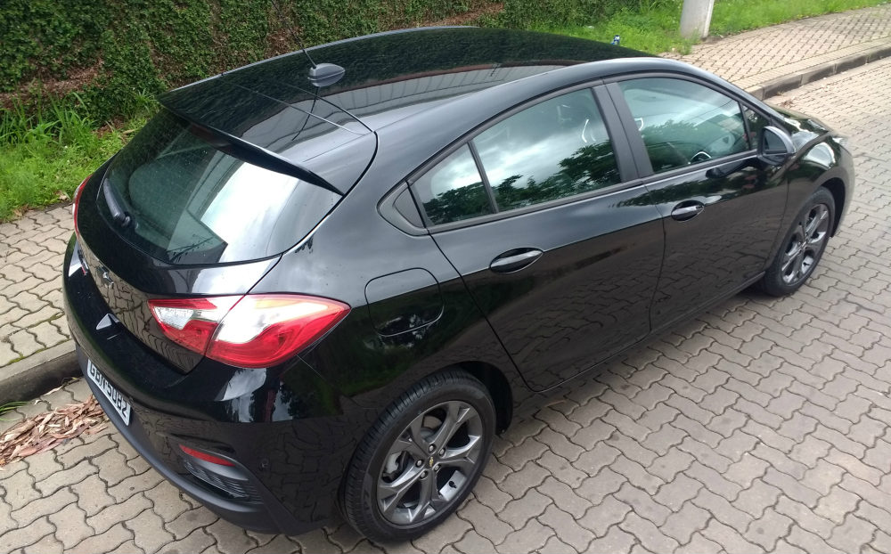 Chevrolet Cruze Sport6 Black Bow Tie 