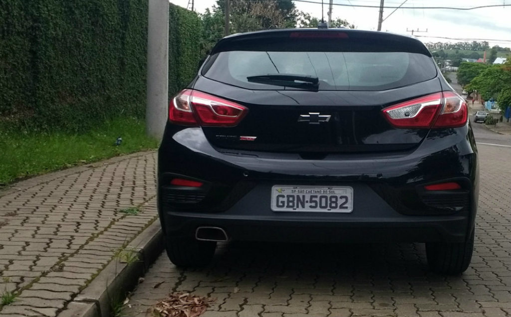 Chevrolet Cruze Sport6 Black Bow Tie 