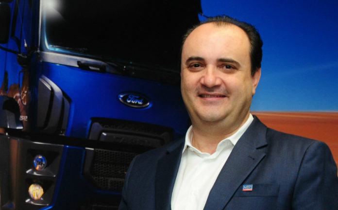 Oswaldo Ramos Jr., gerente de Vendas, Marketing e Serviços da Ford Caminhões