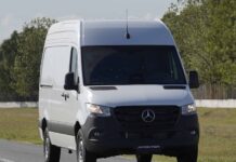 Mercedes-Benz Sprinter – Descanso para o pé esquerdo divulgação