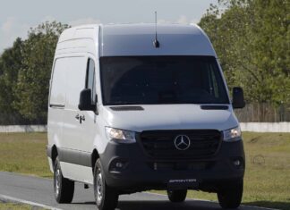 Mercedes-Benz Sprinter – Descanso para o pé esquerdo divulgação